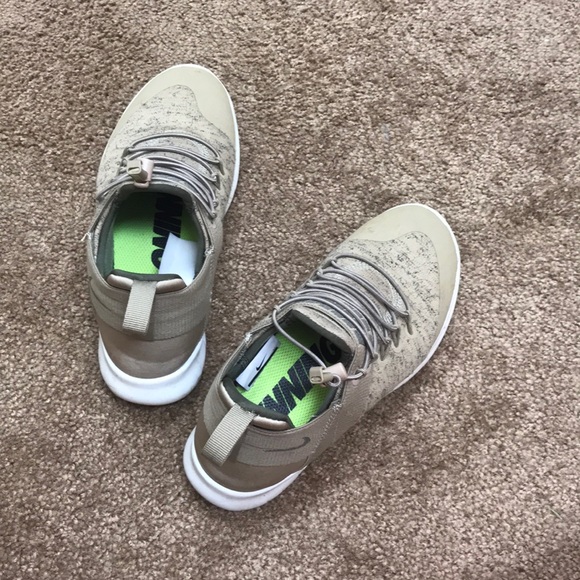 Nike - Picture 3 of 3